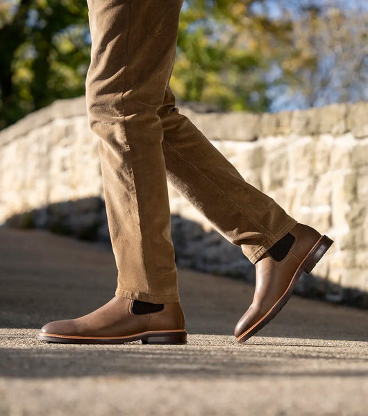 Florsheim Men's Anthem Plain Toe Chelsea Boot Wide 2E, Brown