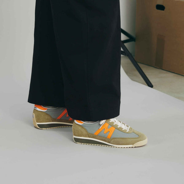 Karhu Mestari - Cedar / Bright Marigold